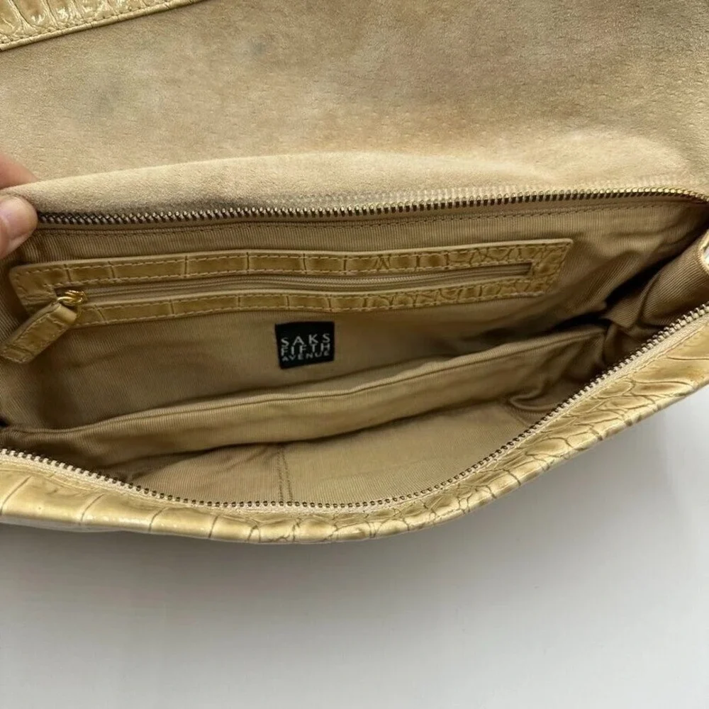 Saks Fifth Avenue Blonde Croc Envelope Clutch Purse Wrist Strap Suede Lining‎